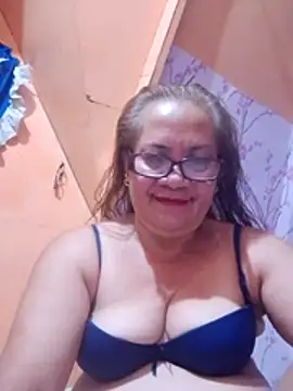 Snapshot of vickyhot1966 chatting on 06/17/26, 07:57 vickyhot1966 online show from 06/17/26, 07:57
