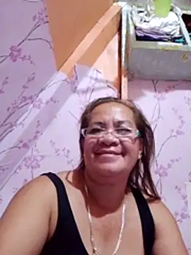 Snapshot of vickyhot1966 chatting on 03/15/26, 06:04 vickyhot1966 online show from 03/15/26, 06:04