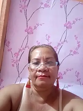 Snapshot of vickyhot1966 chatting on 10/03/25, 09:05 vickyhot1966 online show from 10/03/25, 09:05