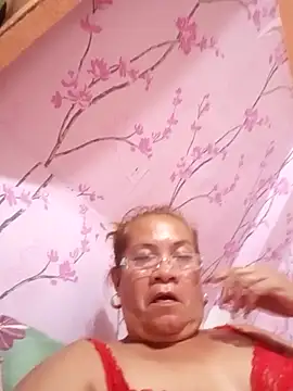 Snapshot of vickyhot1966 chatting on 11/03/25, 09:57 vickyhot1966 online show from 11/03/25, 09:57