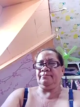 Snapshot of vickyhot1966 chatting on 05/01/26, 11:54 vickyhot1966 online show from 05/01/26, 11:54