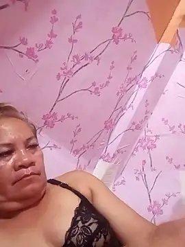 Snapshot of vickyhot1966 chatting on 11/13/25, 08:35 vickyhot1966 online show from 11/13/25, 08:35