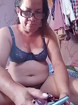 Snapshot of vickyhot1966 chatting on 05/19/26, 10:39 vickyhot1966 online show from 05/19/26, 10:39