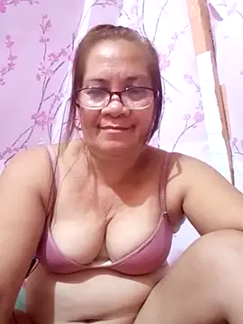 Snapshot of vickyhot1966 chatting on 10/11/25, 07:20 vickyhot1966 online show from 10/11/25, 07:20
