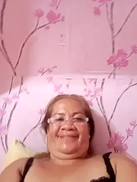 Snapshot of vickyhot1966 chatting on 11/15/25, 01:15 vickyhot1966 online show from 11/15/25, 01:15