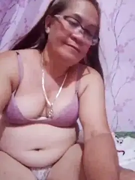Snapshot of vickyhot1966 chatting on 04/20/26, 02:40 vickyhot1966 online show from 04/20/26, 02:40