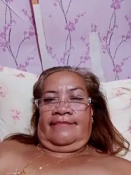 Snapshot of vickyhot1966 chatting on 12/16/25, 07:51 vickyhot1966 online show from 12/16/25, 07:51