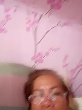 Snapshot of vickyhot1966 chatting on 11/19/25, 10:59 vickyhot1966 online show from 11/19/25, 10:59