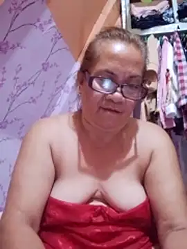 Snapshot of vickyhot1966 chatting on 06/10/26, 01:56 vickyhot1966 online show from 06/10/26, 01:56