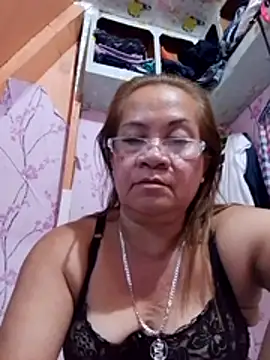 Snapshot of vickyhot1966 chatting on 04/06/26, 09:21 vickyhot1966 online show from 04/06/26, 09:21