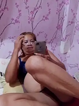 Snapshot of vickyhot1966 chatting on 12/02/25, 09:49 vickyhot1966 online show from 12/02/25, 09:49