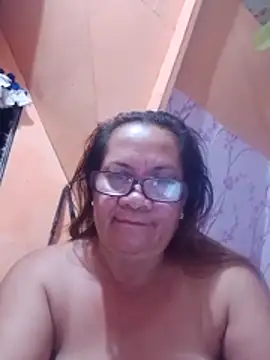 Snapshot of vickyhot1966 chatting on 05/18/26, 03:39 vickyhot1966 online show from 05/18/26, 03:39