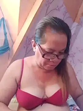Snapshot of vickyhot1966 chatting on 05/17/26, 10:10 vickyhot1966 online show from 05/17/26, 10:10