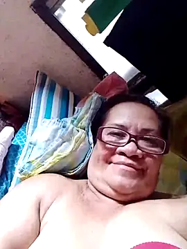 Snapshot of vickyhot1966 chatting on 05/25/26, 04:56 vickyhot1966 online show from 05/25/26, 04:56