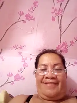 Snapshot of vickyhot1966 chatting on 09/19/25, 09:35 vickyhot1966 online show from 09/19/25, 09:35