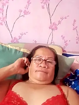 Snapshot of vickyhot1966 chatting on 09/30/25, 12:44 vickyhot1966 online show from 09/30/25, 12:44