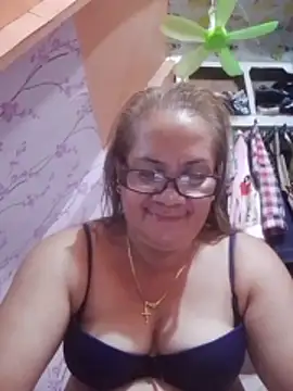 Snapshot of vickyhot1966 chatting on 06/19/26, 09:20 vickyhot1966 online show from 06/19/26, 09:20