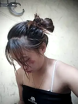 Dung-Thao19 online show from 10/28/25, 01:43