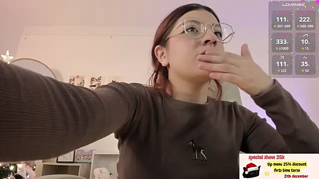 emily uwu0 online show from 12/16/25, 01:43