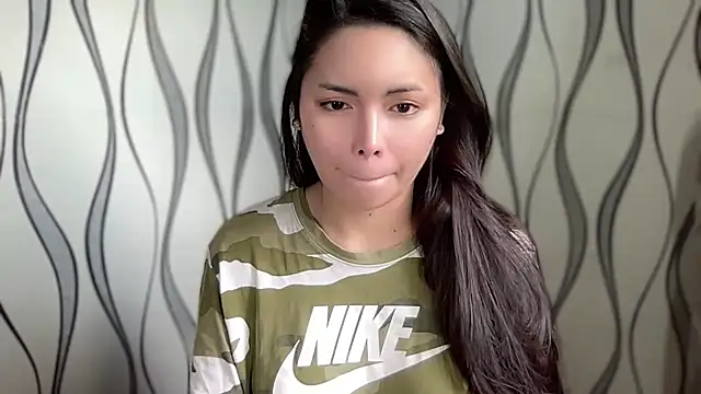 Snapshot of lovekatexx chatting on 11/17/25, 03:43 lovekatexx online show from 11/17/25, 03:43