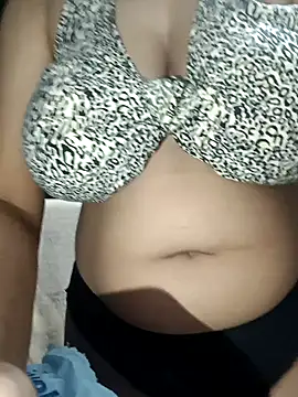 Hott Muskan online show from 12/15/25, 06:36