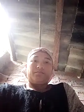 Snapshot of Love-Mama33 chatting on 11/02/25, 12:48 Love-Mama33 online show from 11/02/25, 12:48