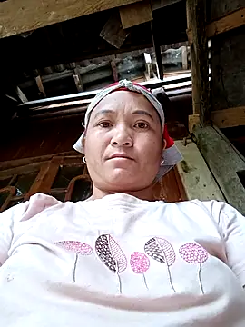 Snapshot of Love-Mama33 chatting on 11/17/25, 04:05 Love-Mama33 online show from 11/17/25, 04:05