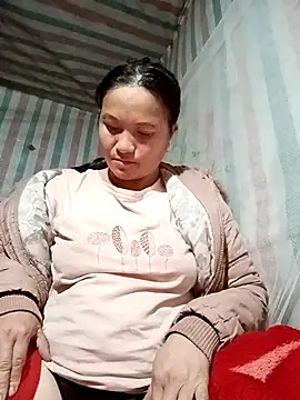 Snapshot of Love-Mama33 chatting on 11/19/25, 12:38 Love-Mama33 online show from 11/19/25, 12:38