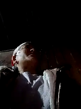 Snapshot of Love-Mama33 chatting on 11/30/25, 10:32 Love-Mama33 online show from 11/30/25, 10:32