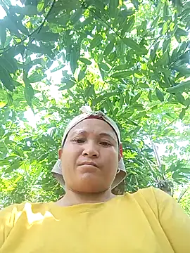 Snapshot of Love-Mama33 chatting on 10/30/25, 04:55 Love-Mama33 online show from 10/30/25, 04:55