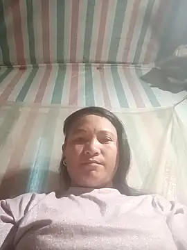 Snapshot of Love-Mama33 chatting on 10/23/25, 12:09 Love-Mama33 online show from 10/23/25, 12:09