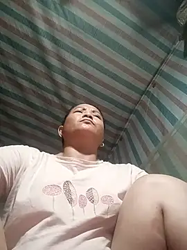 Snapshot of Love-Mama33 chatting on 10/27/25, 11:05 Love-Mama33 online show from 10/27/25, 11:05