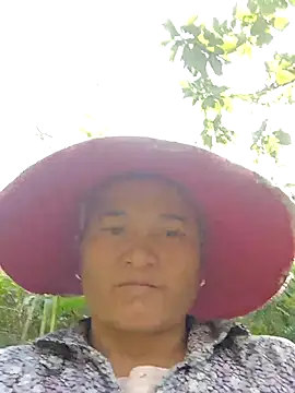 Snapshot of Love-Mama33 chatting on 11/07/25, 04:28 Love-Mama33 online show from 11/07/25, 04:28