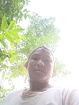 Snapshot of Love-Mama33 chatting on 10/19/25, 10:29 Love-Mama33 online show from 10/19/25, 10:29