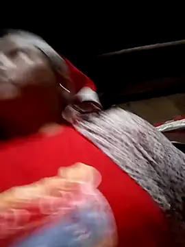 Snapshot of Love-Mama33 chatting on 11/21/25, 10:36 Love-Mama33 online show from 11/21/25, 10:36