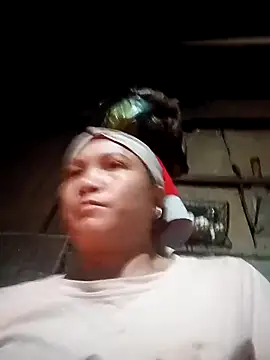 Snapshot of Love-Mama33 chatting on 10/28/25, 11:31 Love-Mama33 online show from 10/28/25, 11:31