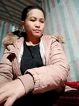 Snapshot of Love-Mama33 chatting on 11/23/25, 11:37 Love-Mama33 online show from 11/23/25, 11:37