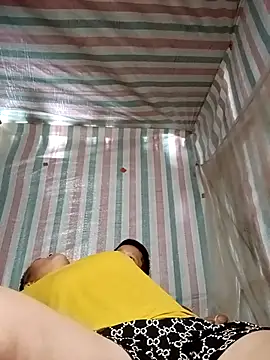 Snapshot of Love-Mama33 chatting on 11/04/25, 11:52 Love-Mama33 online show from 11/04/25, 11:52