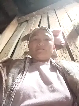 Snapshot of Love-Mama33 chatting on 11/29/25, 12:27 Love-Mama33 online show from 11/29/25, 12:27