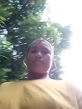 Snapshot of Love-Mama33 chatting on 10/20/25, 10:38 Love-Mama33 online show from 10/20/25, 10:38