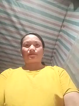 Snapshot of Love-Mama33 chatting on 10/29/25, 01:10 Love-Mama33 online show from 10/29/25, 01:10