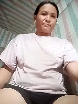 Snapshot of Love-Mama33 chatting on 10/26/25, 02:50 Love-Mama33 online show from 10/26/25, 02:50