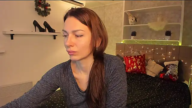 IsabelKiss online show from 12/15/25, 07:03