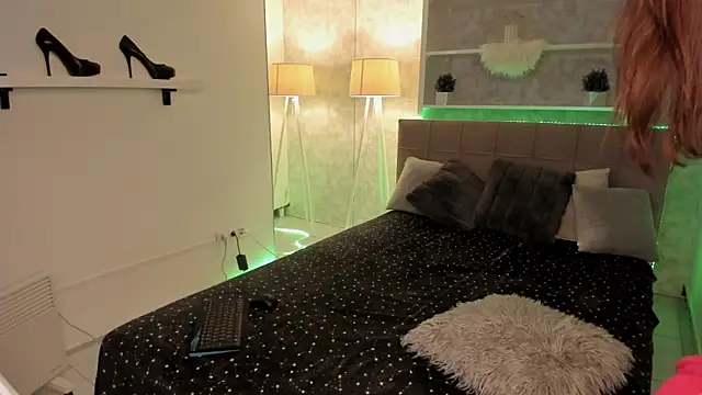 IsabelKiss online show from 11/15/25, 06:39