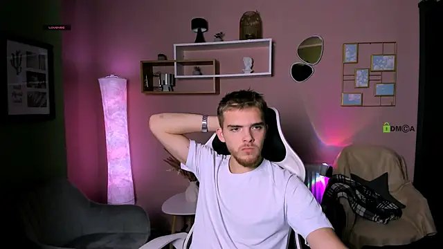 Snapshot of aron_black_ chatting on 11/04/25, 06:39 aron black online show from 11/04/25, 06:39