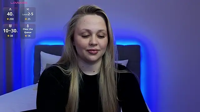 Estella Elwood online show from 10/18/25, 04:31