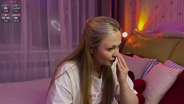 Estella Elwood online show from 03/04/26, 06:15