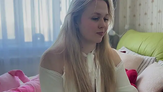 Estella Elwood online show from 02/03/26, 06:40