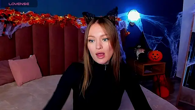 EvelynPoole online show from 10/24/25, 01:37