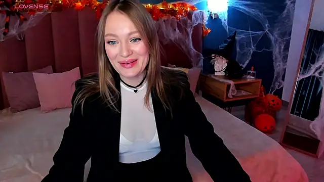 EvelynPoole online show from 10/21/25, 01:38